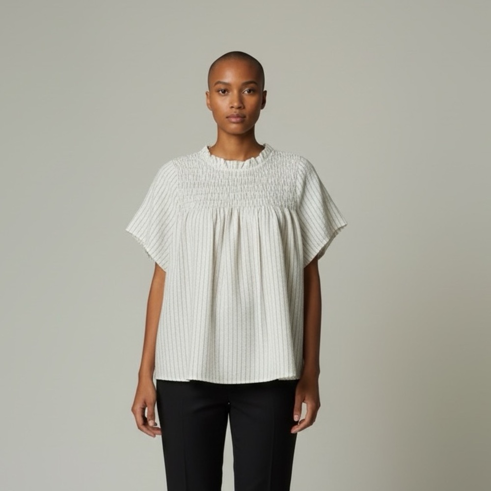 Macy & Taylor Women’s Smocked White & Black Short Sleeve Top. Size S. SKU 025